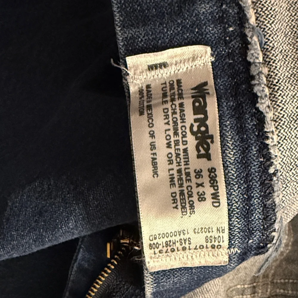 Wrangler Relaxed Fit Dark Blue Denim Jeans 36x38 slim fit
